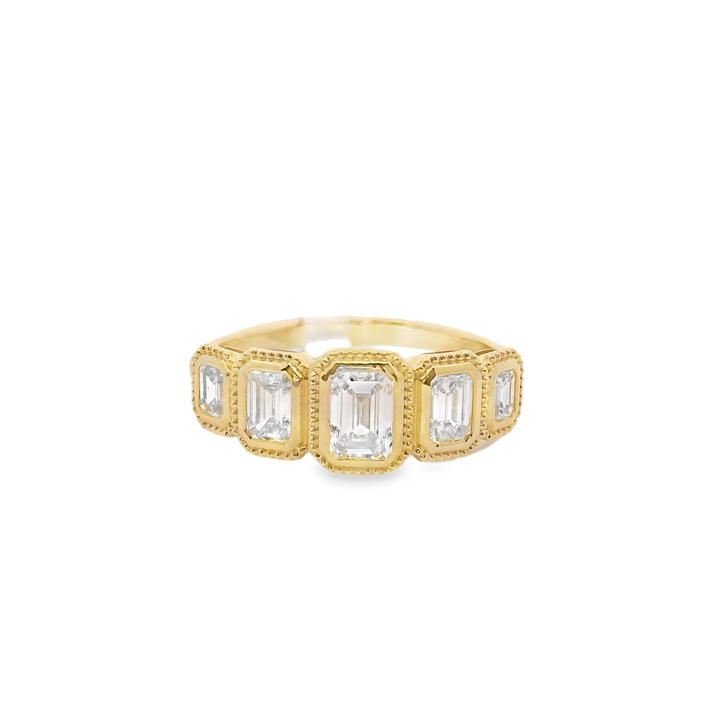 Elegant Gold and Diamond Ring Size 7