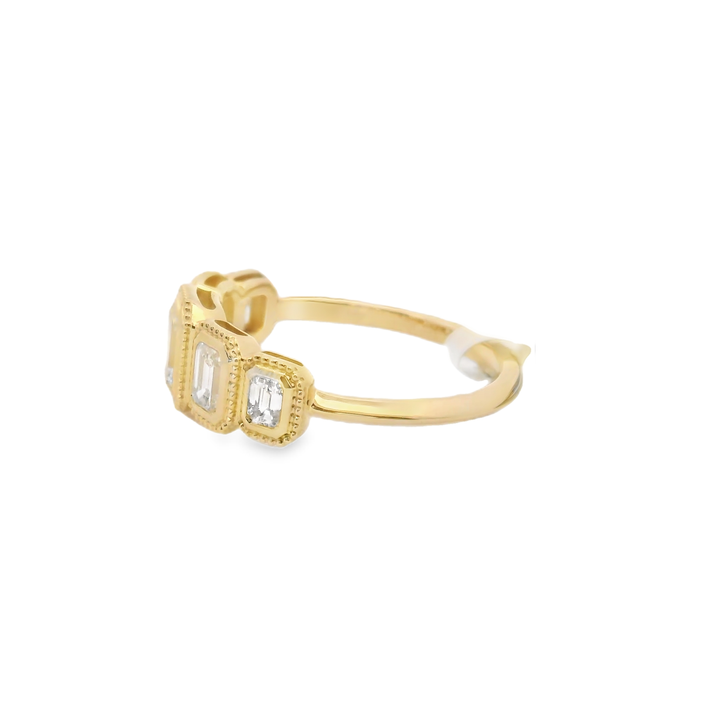 Elegant Gold and Diamond Ring Size 7