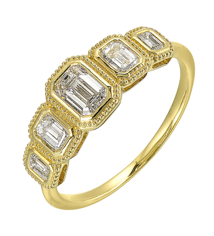 Elegant Gold and Diamond Ring Size 7