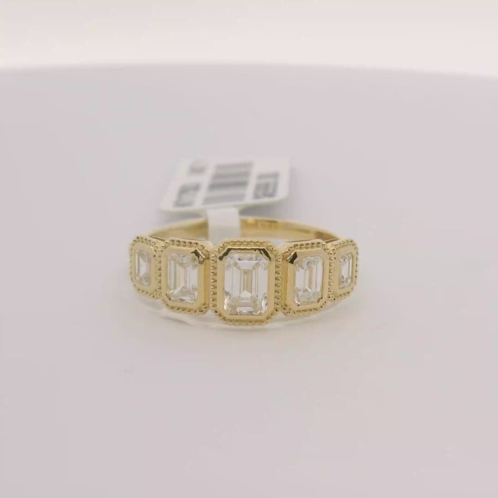 Elegant Gold and Diamond Ring Size 7